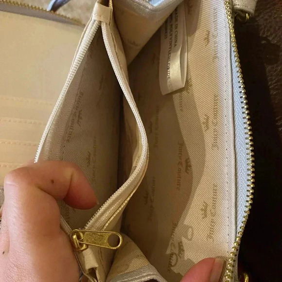 JUICY COUTURE SILVER CROSSBODY WALLET WITH PEARLS - Picture 9 of 9